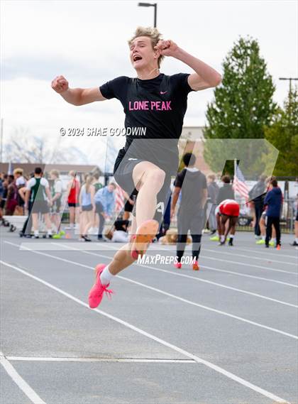 Thumbnail 2 in Alpha Invitational (Long Jump) photogallery.