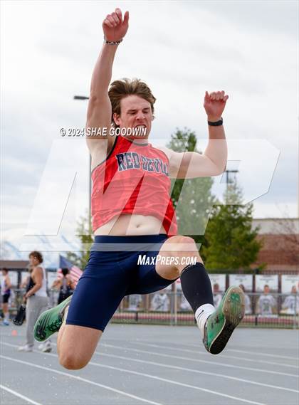 Thumbnail 2 in Alpha Invitational (Long Jump) photogallery.