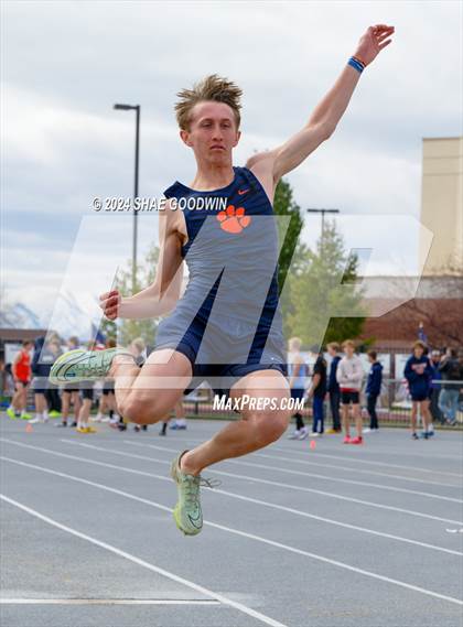 Thumbnail 2 in Alpha Invitational (Long Jump) photogallery.
