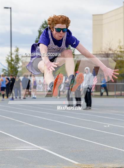 Thumbnail 3 in Alpha Invitational (Long Jump) photogallery.