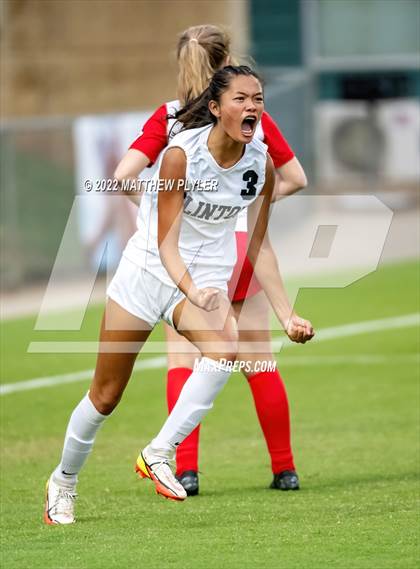 Thumbnail 1 in Clinton vs. Wheatmore (NCHSAA 2A Final) (1 of 2 - the Game) photogallery.