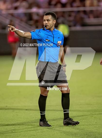 Thumbnail 3 in Clinton vs. Wheatmore (NCHSAA 2A Final) (1 of 2 - the Game) photogallery.