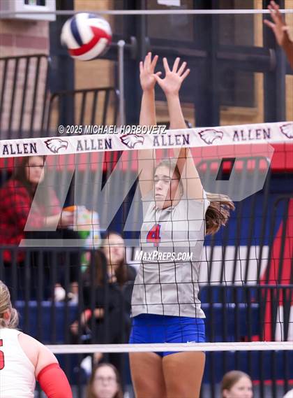 Thumbnail 1 in Pearce vs Mesquite Horn photogallery.