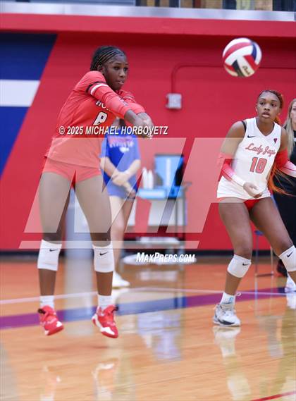 Thumbnail 3 in Pearce vs Mesquite Horn photogallery.