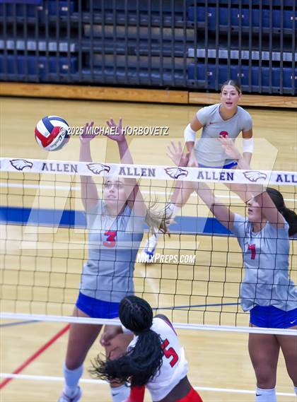 Thumbnail 3 in Pearce vs Mesquite Horn photogallery.