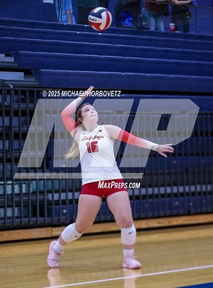 Thumbnail 3 in Pearce vs Mesquite Horn photogallery.