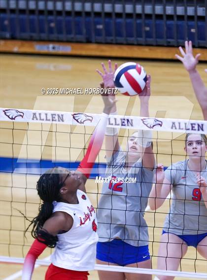 Thumbnail 3 in Pearce vs Mesquite Horn photogallery.