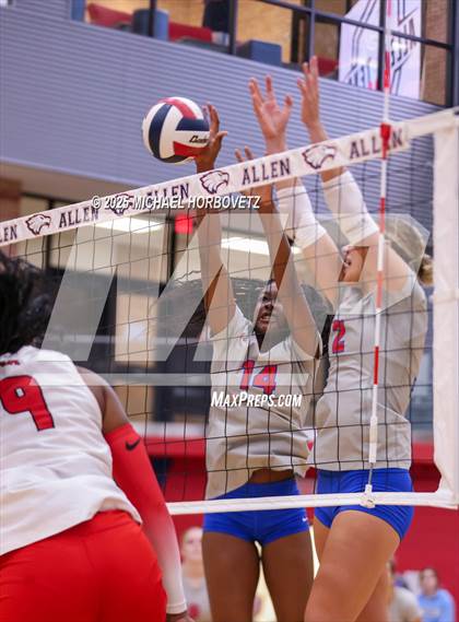 Thumbnail 1 in Pearce vs Mesquite Horn photogallery.