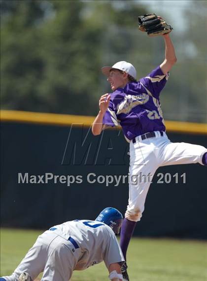 Thumbnail 1 in Willows vs. Durham (CIF NS D3 Final) photogallery.