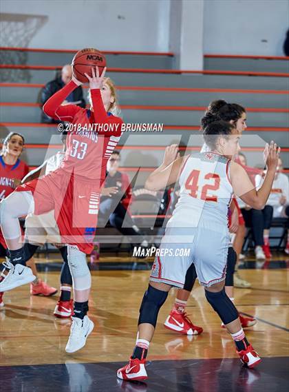 Thumbnail 3 in St. Francis vs. St. Ignatius (Roseville Elite Showcase) photogallery.