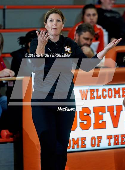 Thumbnail 3 in St. Francis vs. St. Ignatius (Roseville Elite Showcase) photogallery.