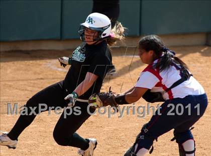 Thumbnail 1 in Pomona Catholic vs. Bellarmine-Jefferson (CIF SS D7 Final) photogallery.