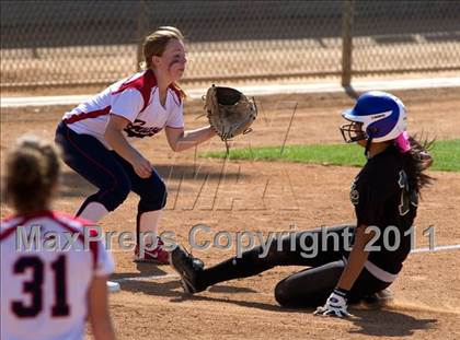 Thumbnail 2 in Pomona Catholic vs. Bellarmine-Jefferson (CIF SS D7 Final) photogallery.