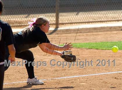 Thumbnail 3 in Pomona Catholic vs. Bellarmine-Jefferson (CIF SS D7 Final) photogallery.