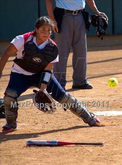 Thumbnail 2 in Pomona Catholic vs. Bellarmine-Jefferson (CIF SS D7 Final) photogallery.