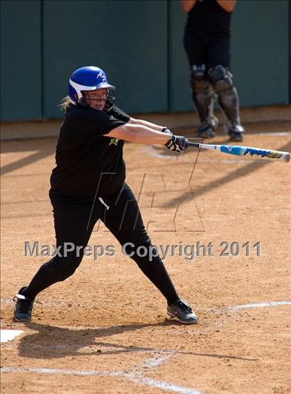 Thumbnail 1 in Pomona Catholic vs. Bellarmine-Jefferson (CIF SS D7 Final) photogallery.