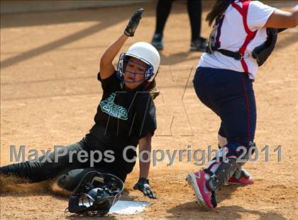 Thumbnail 1 in Pomona Catholic vs. Bellarmine-Jefferson (CIF SS D7 Final) photogallery.