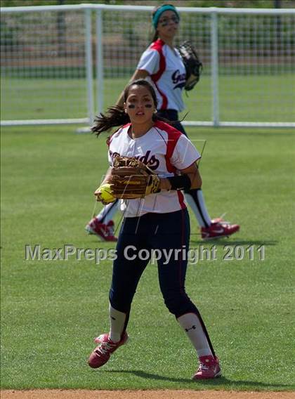 Thumbnail 1 in Pomona Catholic vs. Bellarmine-Jefferson (CIF SS D7 Final) photogallery.