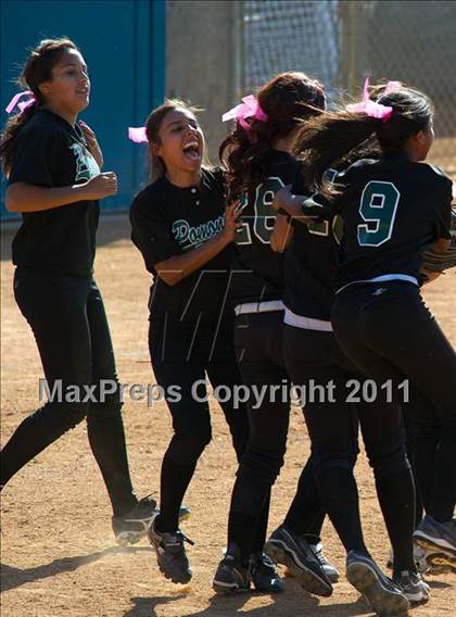 Thumbnail 3 in Pomona Catholic vs. Bellarmine-Jefferson (CIF SS D7 Final) photogallery.