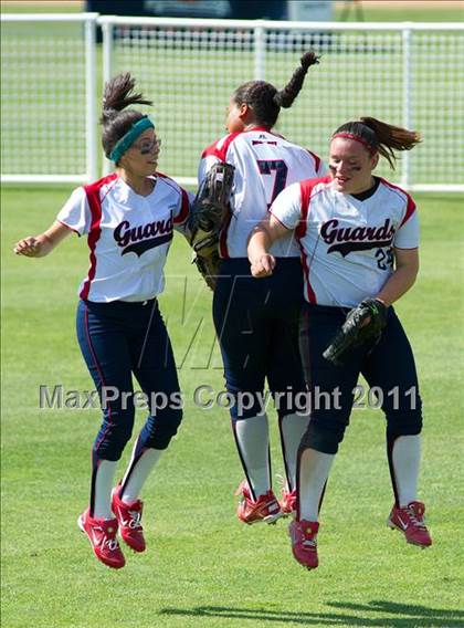 Thumbnail 2 in Pomona Catholic vs. Bellarmine-Jefferson (CIF SS D7 Final) photogallery.