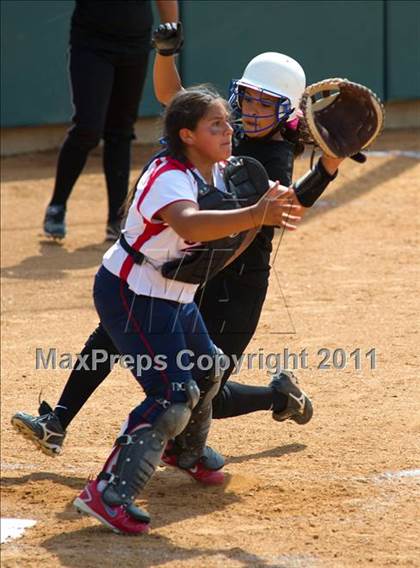 Thumbnail 2 in Pomona Catholic vs. Bellarmine-Jefferson (CIF SS D7 Final) photogallery.