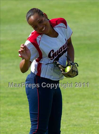 Thumbnail 1 in Pomona Catholic vs. Bellarmine-Jefferson (CIF SS D7 Final) photogallery.