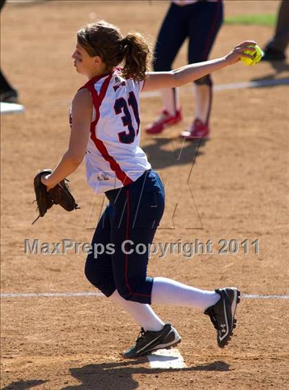 Thumbnail 3 in Pomona Catholic vs. Bellarmine-Jefferson (CIF SS D7 Final) photogallery.