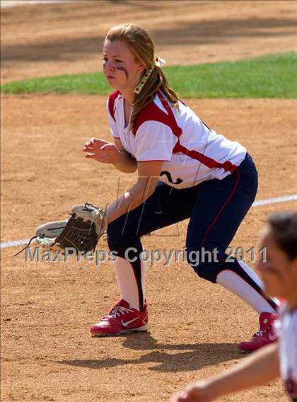 Thumbnail 1 in Pomona Catholic vs. Bellarmine-Jefferson (CIF SS D7 Final) photogallery.