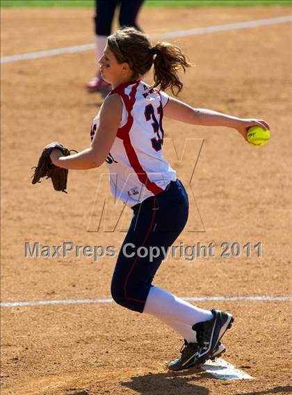 Thumbnail 3 in Pomona Catholic vs. Bellarmine-Jefferson (CIF SS D7 Final) photogallery.