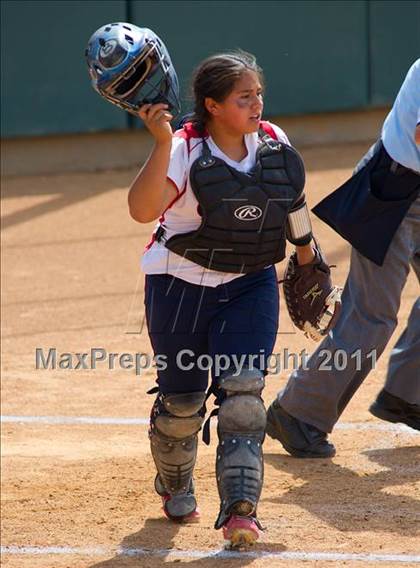 Thumbnail 3 in Pomona Catholic vs. Bellarmine-Jefferson (CIF SS D7 Final) photogallery.