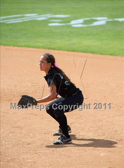 Thumbnail 3 in Pomona Catholic vs. Bellarmine-Jefferson (CIF SS D7 Final) photogallery.