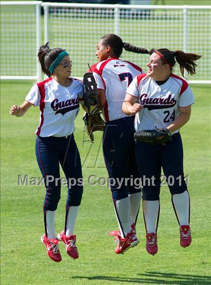 Thumbnail 1 in Pomona Catholic vs. Bellarmine-Jefferson (CIF SS D7 Final) photogallery.