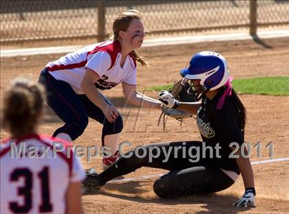 Thumbnail 3 in Pomona Catholic vs. Bellarmine-Jefferson (CIF SS D7 Final) photogallery.