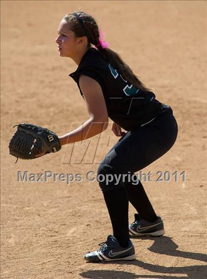 Thumbnail 3 in Pomona Catholic vs. Bellarmine-Jefferson (CIF SS D7 Final) photogallery.
