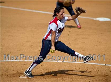 Thumbnail 3 in Pomona Catholic vs. Bellarmine-Jefferson (CIF SS D7 Final) photogallery.