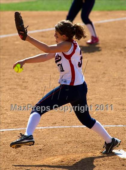 Thumbnail 2 in Pomona Catholic vs. Bellarmine-Jefferson (CIF SS D7 Final) photogallery.