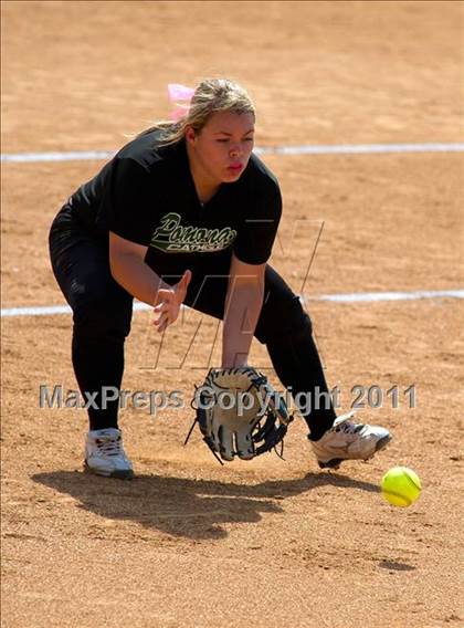 Thumbnail 3 in Pomona Catholic vs. Bellarmine-Jefferson (CIF SS D7 Final) photogallery.