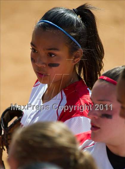 Thumbnail 3 in Pomona Catholic vs. Bellarmine-Jefferson (CIF SS D7 Final) photogallery.