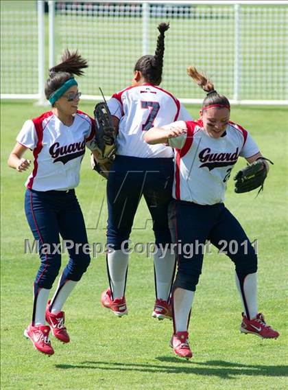 Thumbnail 3 in Pomona Catholic vs. Bellarmine-Jefferson (CIF SS D7 Final) photogallery.