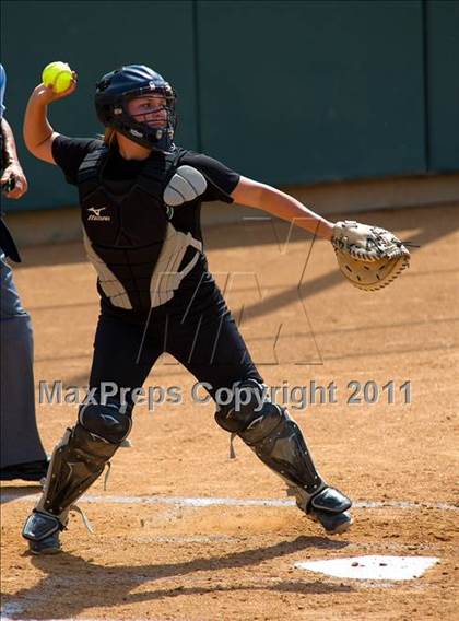 Thumbnail 3 in Pomona Catholic vs. Bellarmine-Jefferson (CIF SS D7 Final) photogallery.