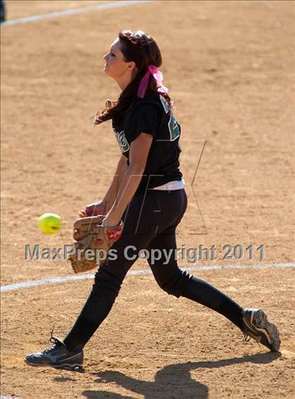 Thumbnail 1 in Pomona Catholic vs. Bellarmine-Jefferson (CIF SS D7 Final) photogallery.
