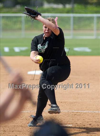 Thumbnail 3 in Pomona Catholic vs. Bellarmine-Jefferson (CIF SS D7 Final) photogallery.