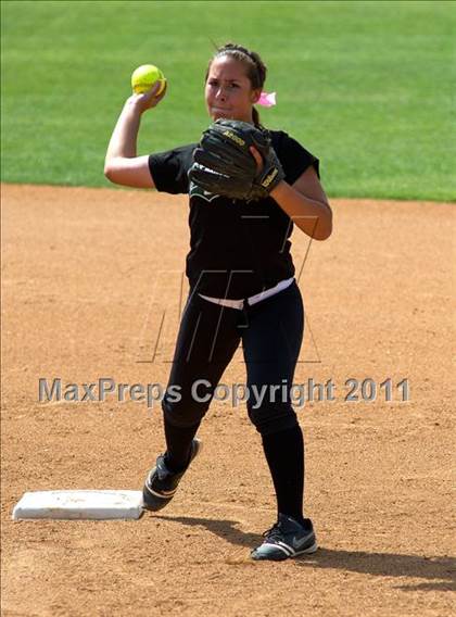 Thumbnail 2 in Pomona Catholic vs. Bellarmine-Jefferson (CIF SS D7 Final) photogallery.