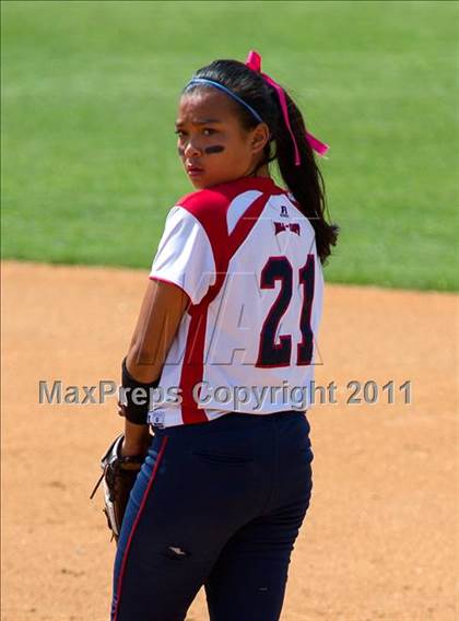 Thumbnail 1 in Pomona Catholic vs. Bellarmine-Jefferson (CIF SS D7 Final) photogallery.