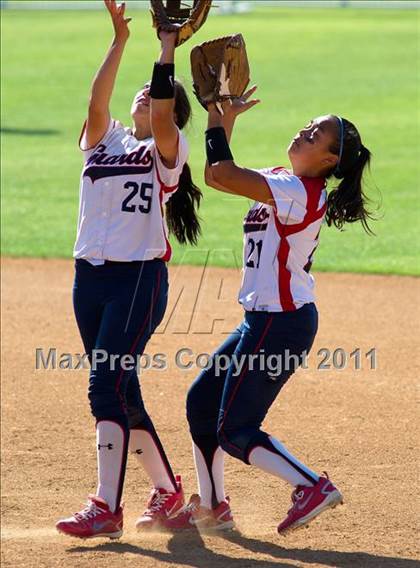 Thumbnail 3 in Pomona Catholic vs. Bellarmine-Jefferson (CIF SS D7 Final) photogallery.