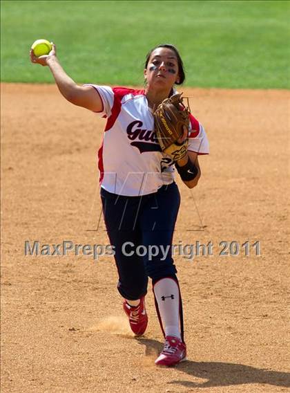 Thumbnail 3 in Pomona Catholic vs. Bellarmine-Jefferson (CIF SS D7 Final) photogallery.