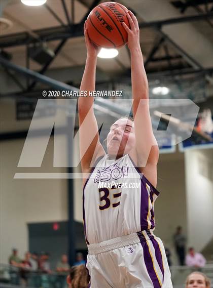 Thumbnail 2 in Buffalo vs. Rogers (UIL 3A Bi-District Playoff) photogallery.