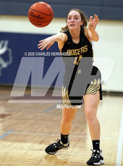 Thumbnail 2 in Buffalo vs. Rogers (UIL 3A Bi-District Playoff) photogallery.
