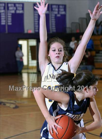 Thumbnail 2 in Northern Potter vs. Cowanesque Valley (Coudersport Holiday Tournament) photogallery.