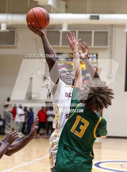Thumbnail 3 in Walker vs Denham Springs (Livingston Parish Tournament) photogallery.